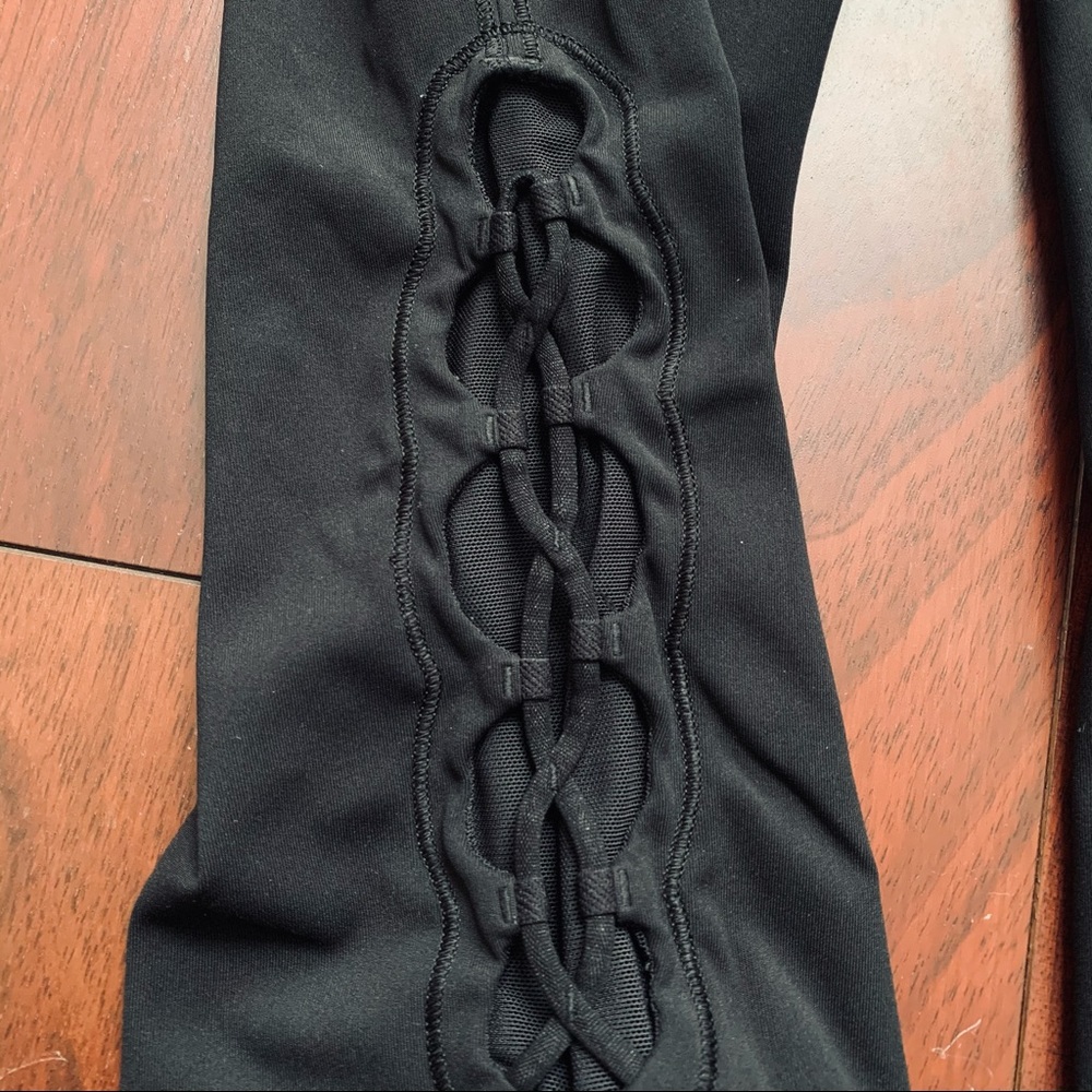 ▪️Lululemon▪️Tied To It Crop - Picture 6 of 8